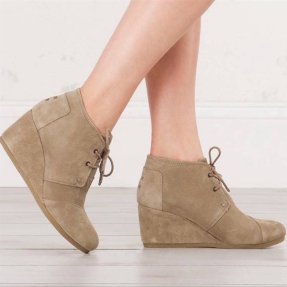 TOM’s desert taupe lace up wedge heel round toe ankle booties Size 7 - Picture 1 of 9